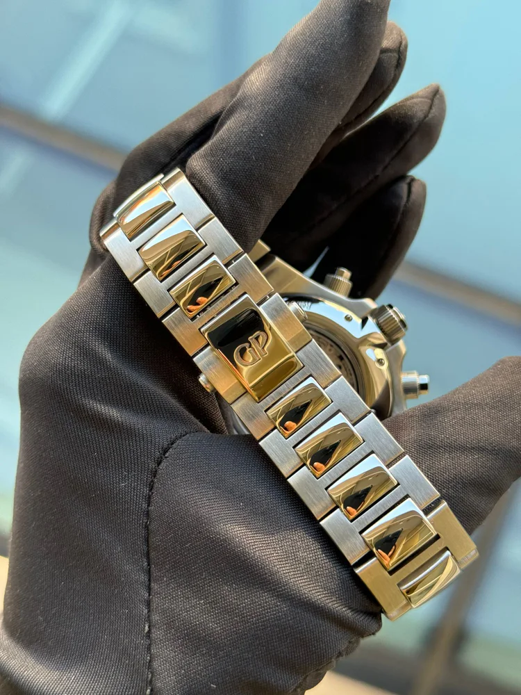 Girard Perregaux Laureato Evo3 box and papers ref. 8018